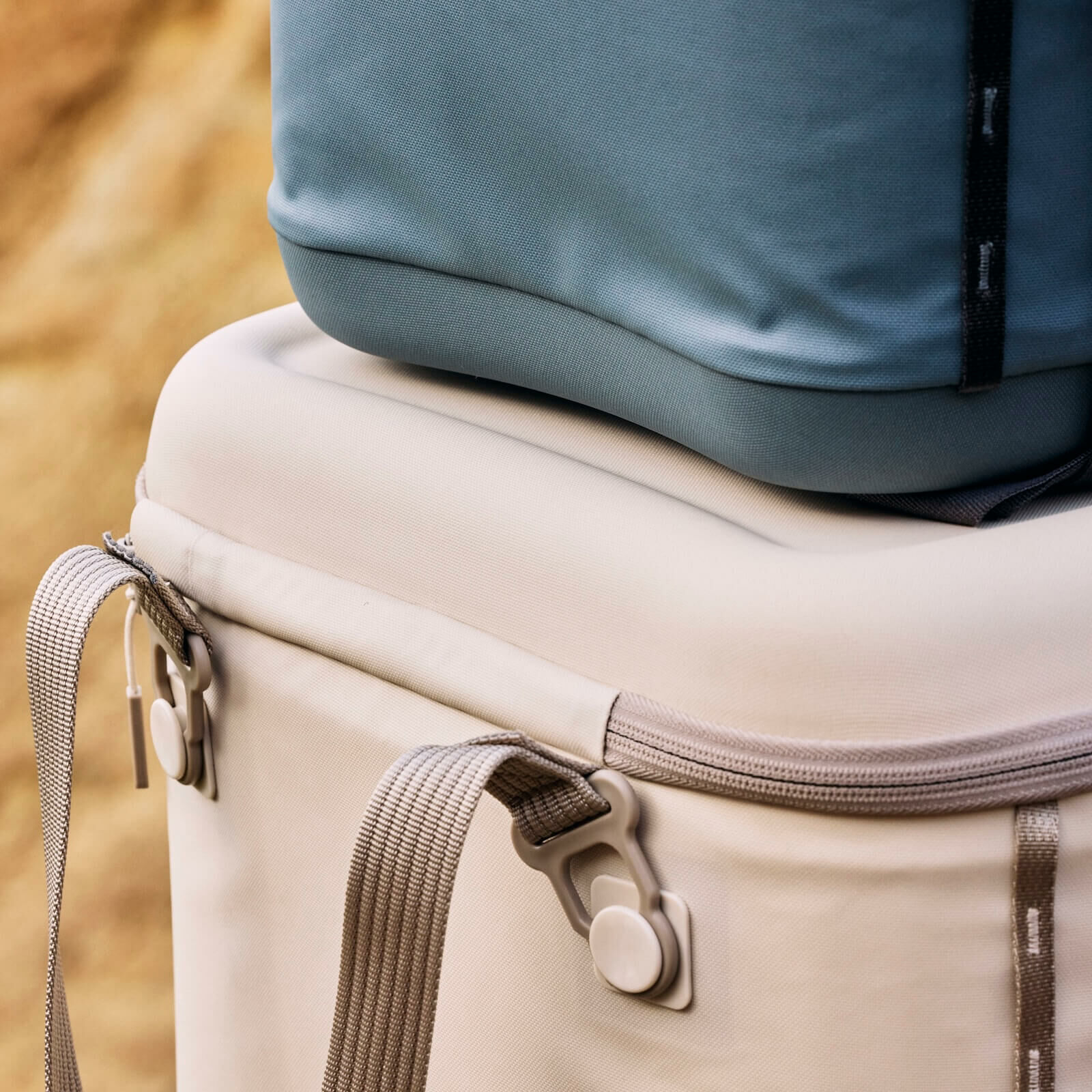 Hydro Flask Carryout™ Soft Cooler 30 L - Image 30